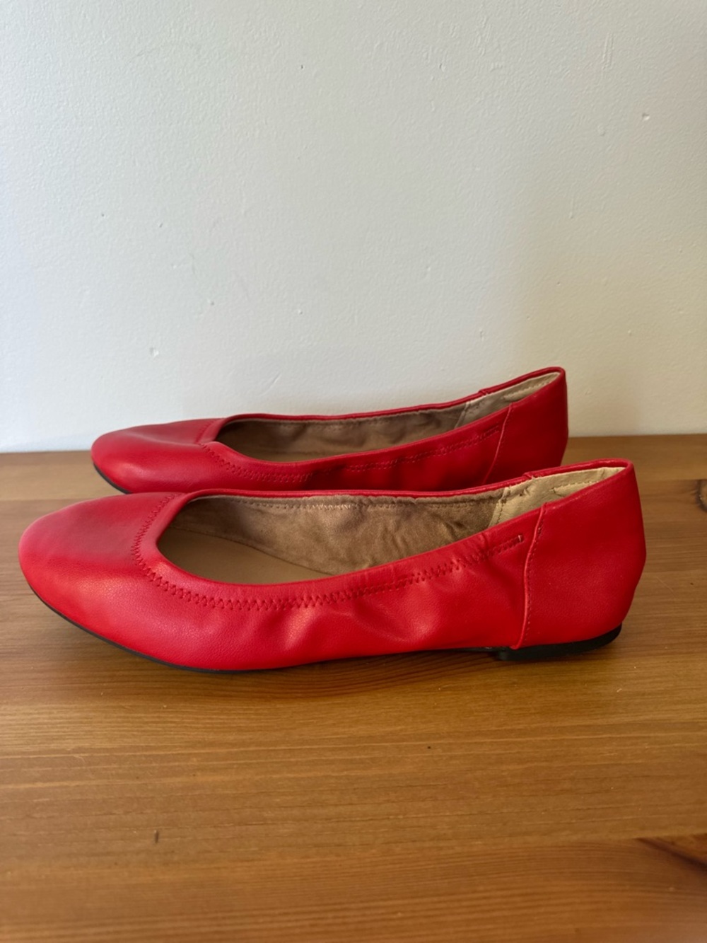 Amazon essentials Red Women’s Ballet Flats - Classic Comfortable Slip-On 9.5